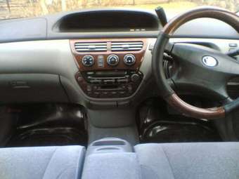 2001 Toyota Vista Photos