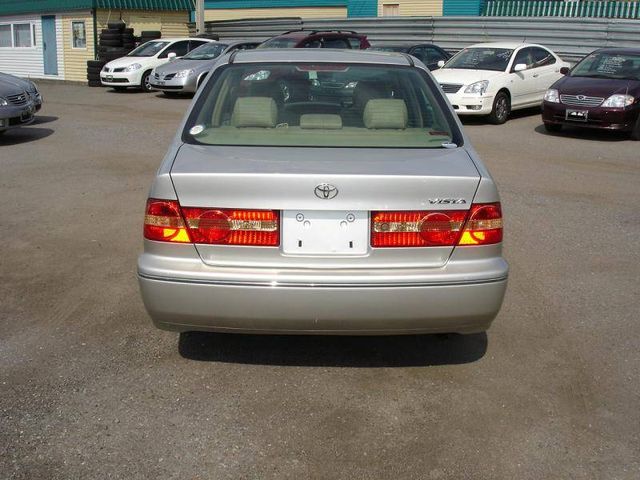 2002 Toyota Vista