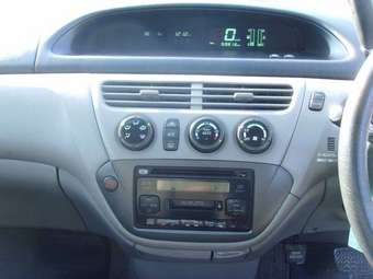 2002 Toyota Vista Photos