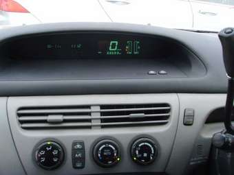 2002 Toyota Vista Images