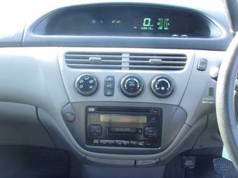2002 Toyota Vista Pictures