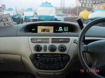 2002 Toyota Vista Photos