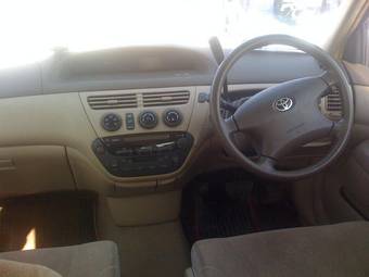 2002 Toyota Vista Pictures