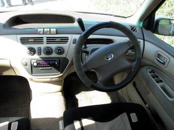 2002 Toyota Vista Photos