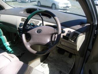 2002 Toyota Vista Pictures