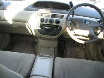 2003 Toyota Vista Pictures