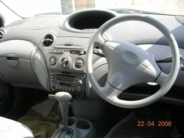 1999 Toyota Vitz