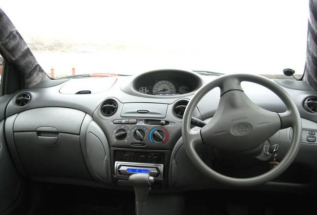 1999 Toyota Vitz