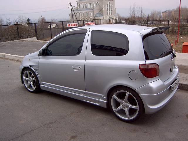 1999 Toyota Vitz