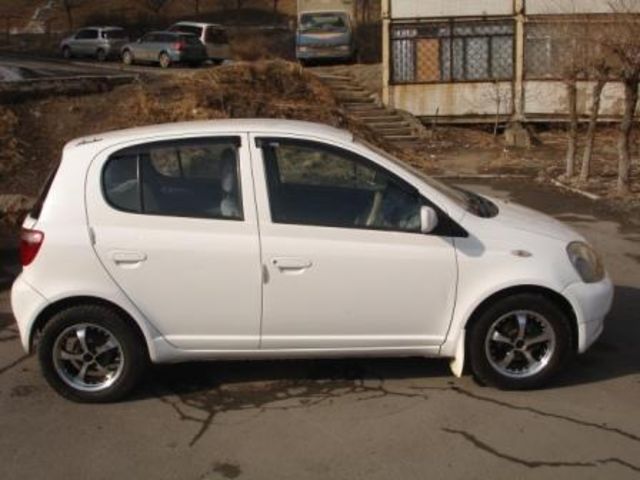 1999 Toyota Vitz