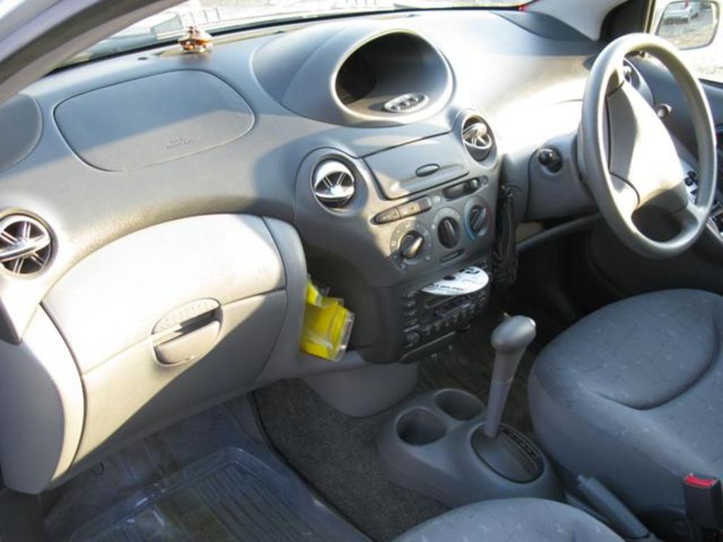 1999 Toyota Vitz