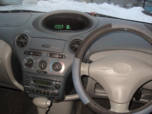 1999 Toyota Vitz