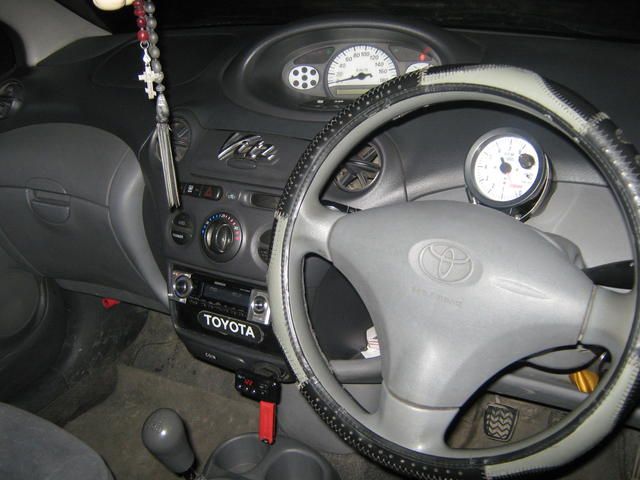 1999 Toyota Vitz