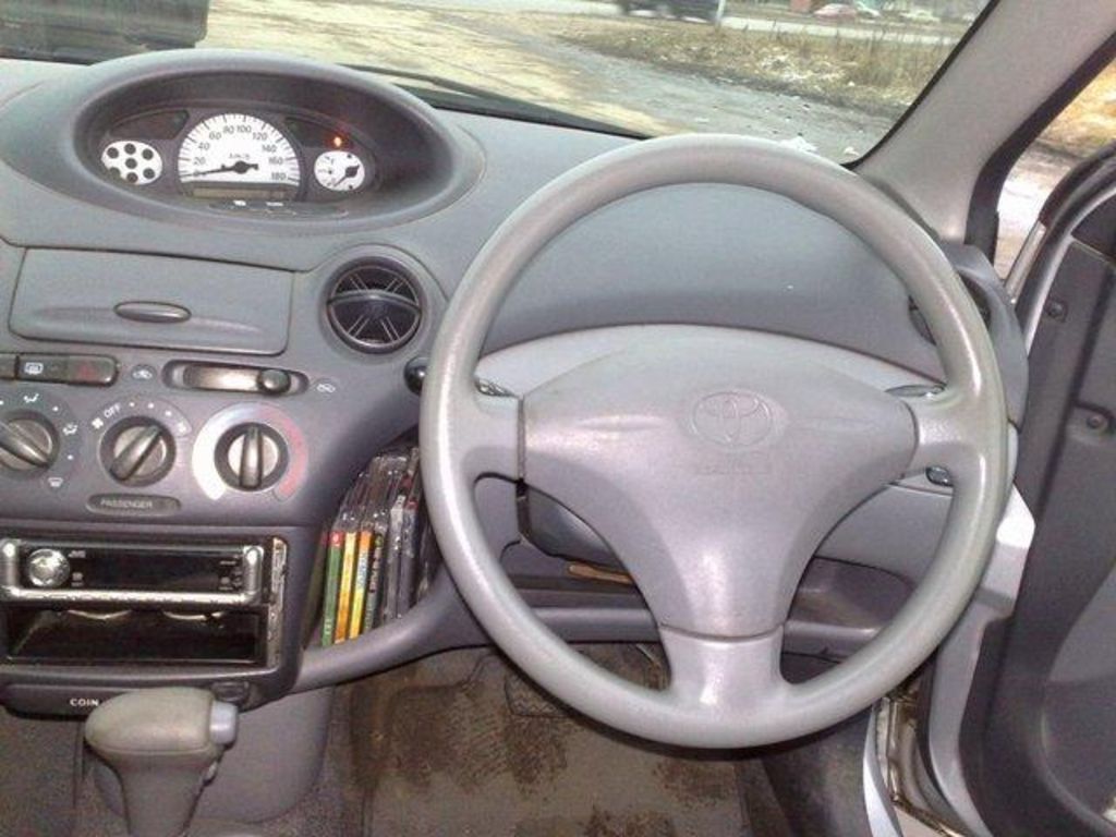 1999 Toyota Vitz