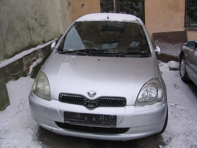 1999 Toyota Vitz