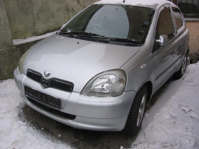 1999 Toyota Vitz