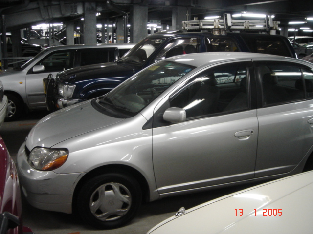 1999 Toyota Vitz Images