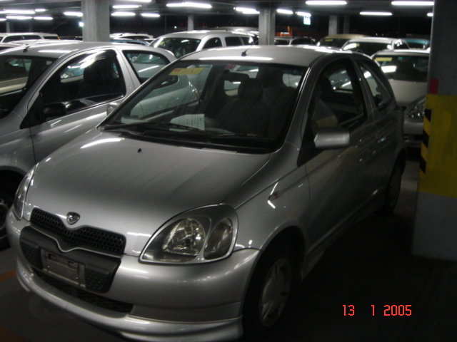 1999 Toyota Vitz Photos