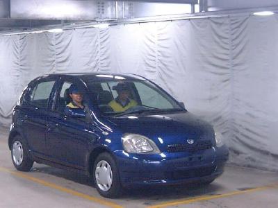 1999 Toyota Vitz Photos