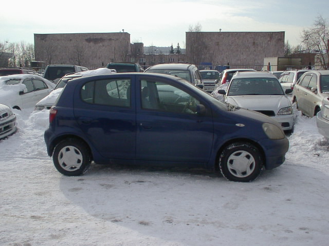1999 Toyota Vitz Photos