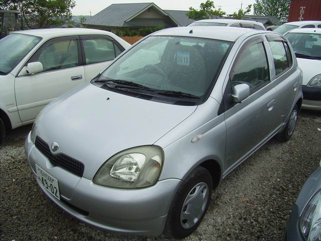 1999 Toyota Vitz Pics