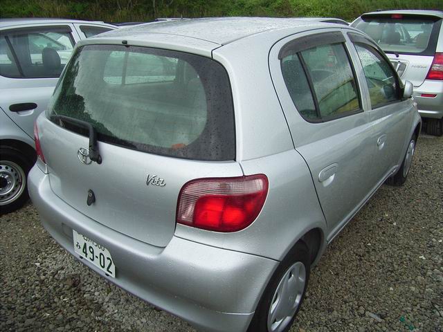 1999 Toyota Vitz Photos