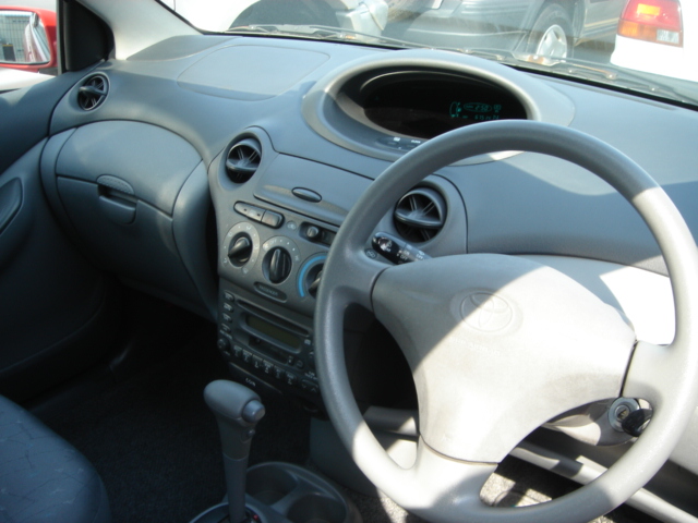 1999 Toyota Vitz Pictures
