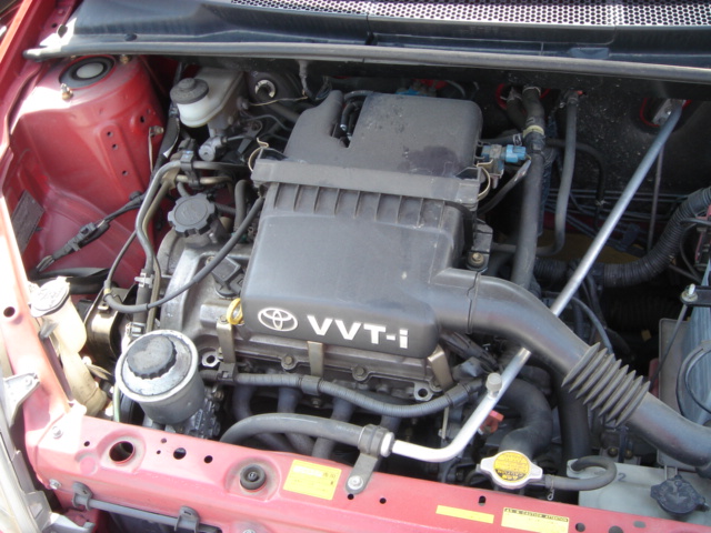 1999 Toyota Vitz Photos