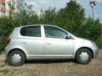 1999 Toyota Vitz Images