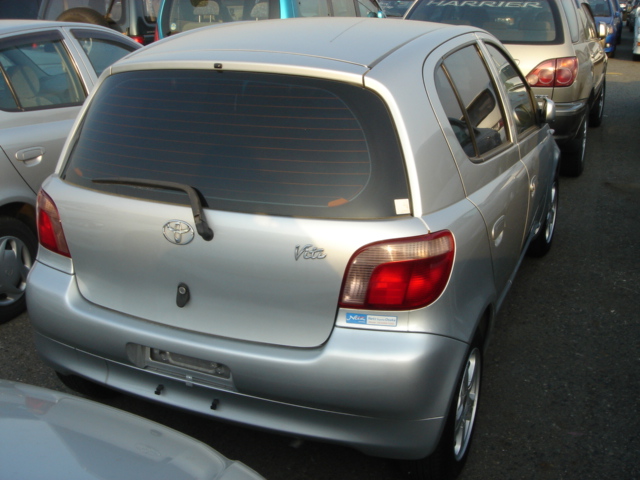 1999 Toyota Vitz Pics