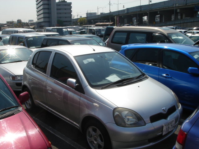 1999 Toyota Vitz Pictures