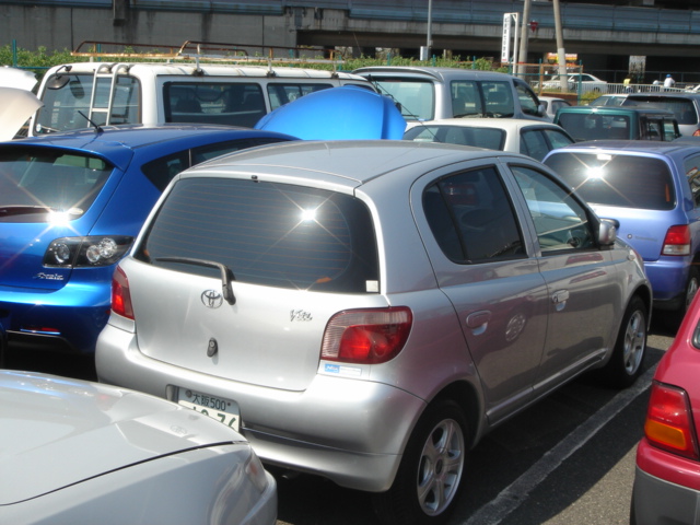 1999 Toyota Vitz Photos