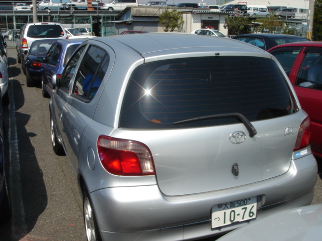 1999 Toyota Vitz Images