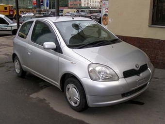 1999 Toyota Vitz Photos