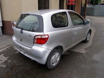 1999 Toyota Vitz Photos