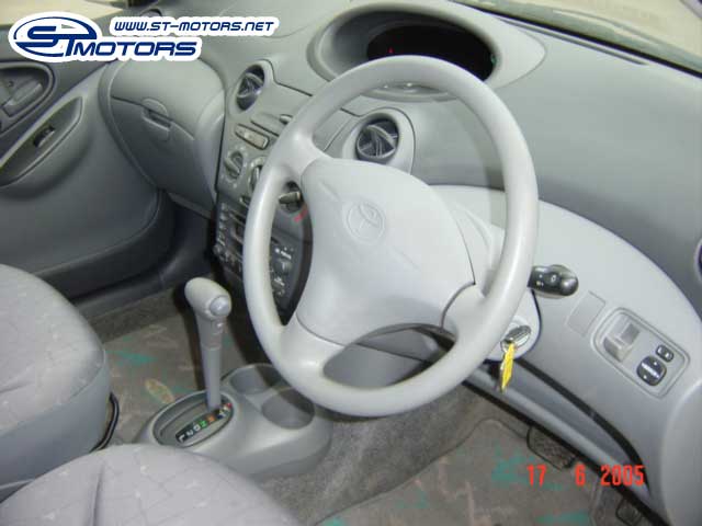 1999 Toyota Vitz Photos