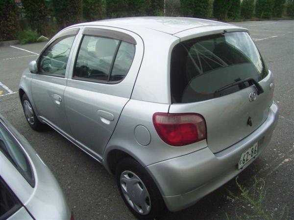1999 Toyota Vitz Images