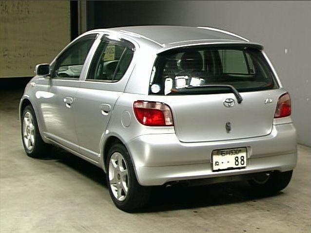 1999 Toyota Vitz Images