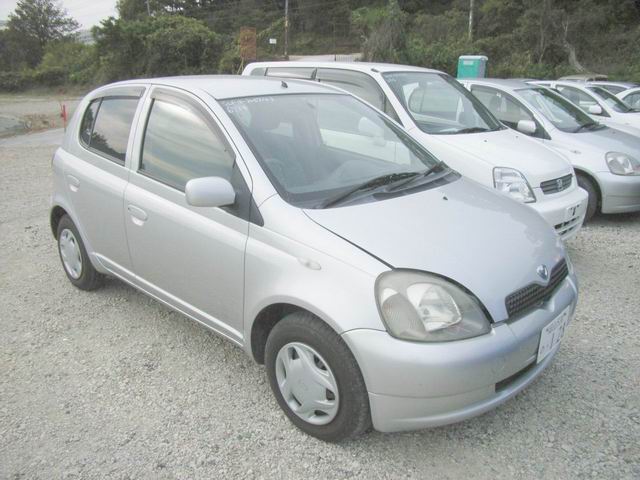 1999 Toyota Vitz Images