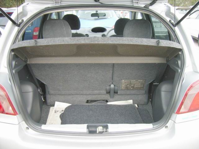 1999 Toyota Vitz Pics