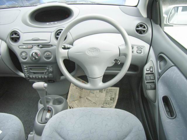 1999 Toyota Vitz Pictures