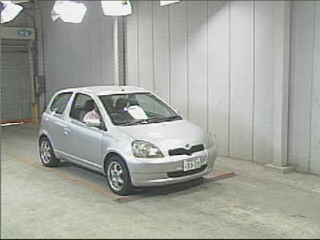 1999 Toyota Vitz Photos