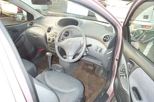 1999 Toyota Vitz Photos