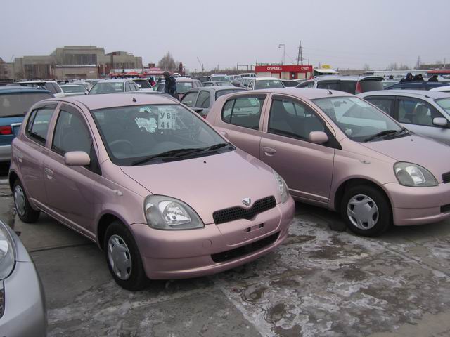 1999 Toyota Vitz Photos