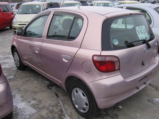 1999 Toyota Vitz Photos