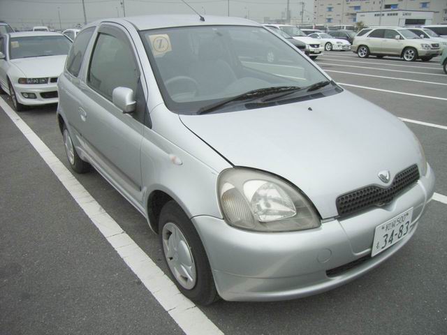 1999 Toyota Vitz Pics