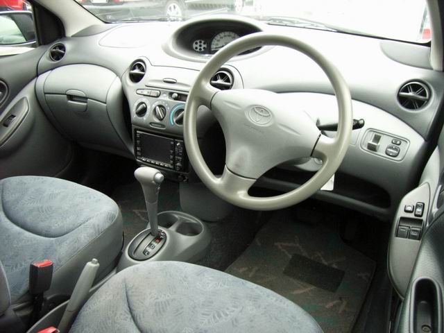 1999 Toyota Vitz Photos