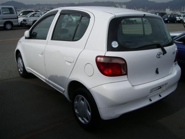 1999 Toyota Vitz Images