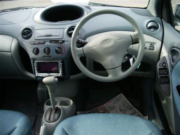 1999 Toyota Vitz Pics