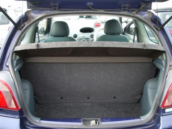 1999 Toyota Vitz Images